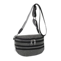 Borsa a tracolla punk nera con borchie argento e tracolla zebrata in vista studio - Argento
