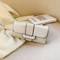 Cartera larga minimalista en color crema con textura de cuero y cierre magnético - Blanco Roto