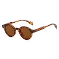 Vintage oval sunglasses with tortoiseshell frames and dark brown lenses for street style - Leopard Frame / Tea Lens