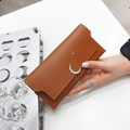 Portefeuille long marron pour femme avec étoiles et lune au design vintage épuré - Marron