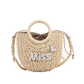 Borsa in paglia beige con scritte in perle MISS e ciondolo a cuore per spiaggia ed estate - Beige