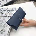 Portefeuille long pour femme en cuir bleu foncé avec détails lune et étoiles argentées - Bleu