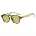 Vintage olivgrüne quadratische Sonnenbrille mit Nieten und hellgelben Gläsern - Grüner Rahmen / Grüne Gläser