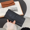 Cartera larga para mujer con textura de cuero en negro y marrón con solapa de moda - Negro