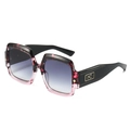 Gafas de sol cuadradas con montura mármol negro y rojo, lentes degradadas y logo de oro - Montura Rosa Carey Lentes Grises Degradadas