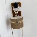 Elegante goldene Zylindertasche mit Strasssteinen, Perlengriff und einer Metallkette - Gold