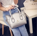 Silberne Handtasche mit Katzenmotiv, Metallic-Finish und süßen Katzenohren - Silber