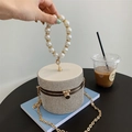 Borsa da sera cilindrica con strass argento, manico di perle e catena dorata - Argento