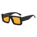 Vintage rechthoekige zonnebril met zwart montuur en oranje glazen voor stijl - Zwart Frame Gele Lenzen
