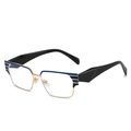 Occhiali moderni squadrati browline con accenti blu striati e stanghette geometriche nere - Montatura Blu Oro