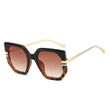Gafas de sol oversize con montura negra y carey con varillas finas de metal dorado - Montura Leopardo Negro / Lentes Marrón Degradado