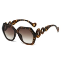 Occhiali da sole poligonali oversize con montatura tartarugata scura e lenti marroni sfumate - Montatura Leopardata Lenti Sfumate Tè