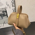 Borsa a conchiglia kaki con fibbia dorata e tracolla regolabile in ecopelle - Taglia unica / Cachi