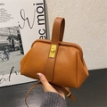 Borsa a mano marrone in pelle martellata con chiusura dorata e tracolla regolabile chic - Taglia unica / Cuoio
