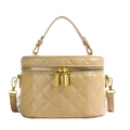 Borsa a secchiello beige trapuntata con dettagli dorati e tracolla rimovibile - Cachi