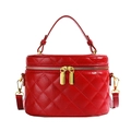 Borsa a secchiello trapuntata rosso vivace in pelle lucida con dettagli metallici dorati - Rosso