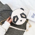 Borsa a tracolla a forma di panda con paillettes nere e catena in metallo dorato - Bianco