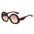 Occhiali da sole geometrici oversize con montatura bordeaux e lenti sfumate - Montatura Tè Rosa Giallo