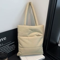 Borsa tote trapuntata beige effetto piumino con spalline imbottite per l'autunno - Taglia unica / Albicocca