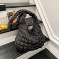 Elegante bolso nube acolchado negro con textura de burbujas y asa ancha - Talla única / Negro