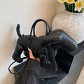Sac à bandoulière noir minimaliste en forme de chien en similicuir avec poignée supérieure - Noir