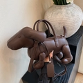 Sac bandoulière marron en forme de teckel en similicuir avec bandoulière et poignées - Marron