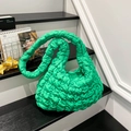 Bolso nube acolchado verde vibrante con asa ancha y textura suave de diseño moderno - Talla única / Verde