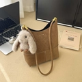 Sac à épaule hobo marron vintage avec couture blanche et breloque lapin mignonne - Avec Pendentif / Marron