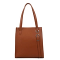 Borsa tote in pelle marrone con finiture argentate e fibbia decorativa su sfondo bianco - Marrone