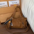 Grande borsa tote vintage marrone con cerniere decorative e ciondoli estetici - Con Ciondolo / Marrone