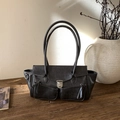 Dunkelgraue matte Ledertasche mit zwei Reißverschlusstaschen vorne und Metallverschluss - Schwarz
