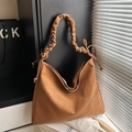 Borsa hobo marrone caramello minimalista in pelle PU opaca con manico a pieghe e coulisse - Marrone