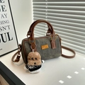 Borsa Boston retrò in tela grigia con manici in pelle marrone e ciondolo a forma di cane - Nero - Con Ciondolo