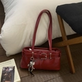 Sac sous le bras rouge minimaliste en cuir brillant avec boucle et n ud argent - Avec Pendentif / Rouge