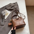 Vintage brown bucket bag in textured PU leather with adjustable strap and cute bear charm - With Pendant / Brown