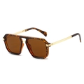 Fashionable square double bridge sunglasses in tortoiseshell frame with gold metal temples - Leopard Frame / Tea Lens