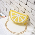 Borsa a tracolla a forma di fetta di limone giallo e bianco con catena dorata sottile - Arancia
