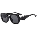 Occhiali da sole oversize neri poligonali con rivetti in argento e lenti scure - Montatura Nera Lenti Grigio Nero