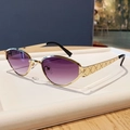 Occhiali da sole cat eye con montatura dorata e lenti viola sfumate vista a 45 gradi - Oro Lucido Doppio Grigio