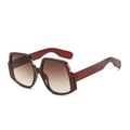 Retro thick-frame sunglasses with translucent red-brown finish and brown gradient lenses - Tea Frame Tea Lens