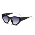 Occhiali da sole cat-eye retrò con montatura nera, lenti viola sfumate e aste dorate - Montatura Nera Lenti Grigie