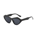 Occhiali da sole geometrici neri a rombo con lenti grigie scure in stile cat-eye - Montatura Nera Lenti Grigie