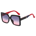 Occhiali da sole squadrati oversize con lenti sfumate e aste a tre colori - Montatura Nera Stanghetta Rossa Lente Sfumata Grigio Rosa