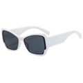 Lunettes de soleil tendance à dessus plat avec monture œil-de-chat blanche et verres sombres - Monture Blanche Verres Gris
