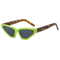 Occhiali da sole cat-eye retrò con montatura verde acceso e aste con motivo tartaruga - Montatura Verde Lenti Grigie Aste Tartarugate