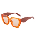 Occhiali da sole geometrici oversize con montatura arancione traslucida e stanghette rosso scuro - Montatura Arancione Lenti Champagne