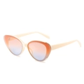 Occhiali da sole cat-eye alla moda con montatura crema e lenti sfumate arancio-blu - Montatura Bianco Crema Lenti Rosa Blu