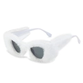 Schicke weiße Plüsch-Sonnenbrille im Cat-Eye-Design mit pelzigem Rahmen für Damen - Regulär (Inkl. 13 % MwSt.) Weißer Samt