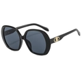 Chique zwarte oversized zonnebril voor dames met gouden logo en grijze glazen - Zwart Frame Grijze Lenzen