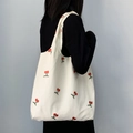 Minimalistische Canvas-Tragetasche mit roter Kirschstickerei und langen Schultergurten - Kirschstickerei (Off-white)